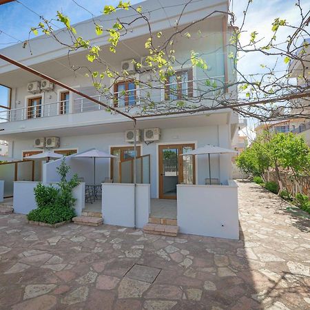 Guest House Moonlight كساميل المظهر الخارجي الصورة