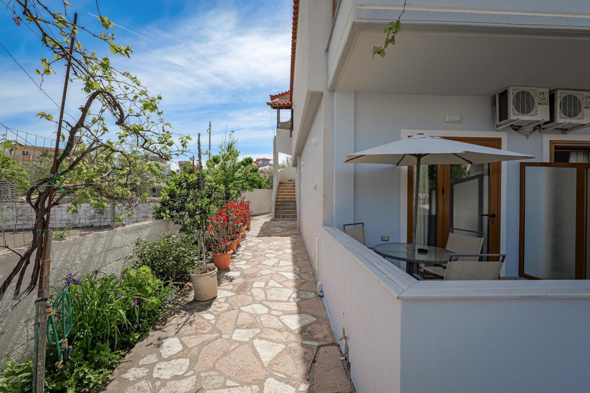 Guest House Moonlight كساميل المظهر الخارجي الصورة